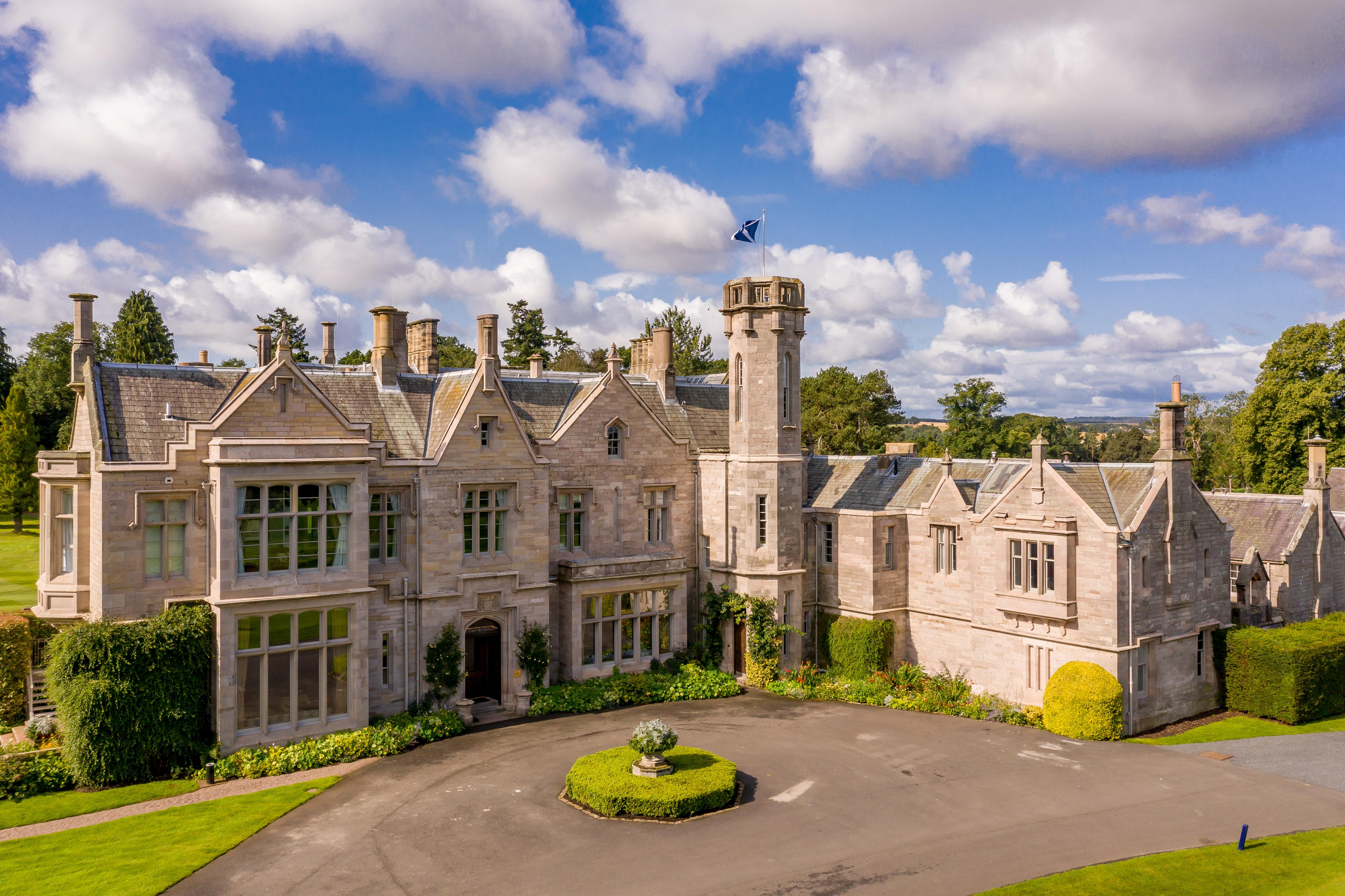 Schloss Roxburghe, Part Of Destination By Hyatt Exteriér fotografie The main entrance to the school