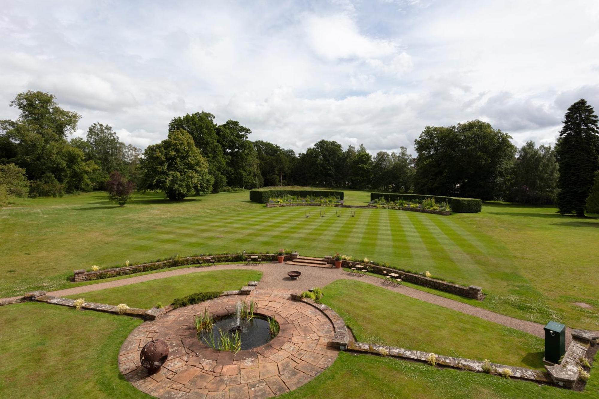 Schloss Roxburghe, Part Of Destination By Hyatt Exteriér fotografie The gardens at the centre