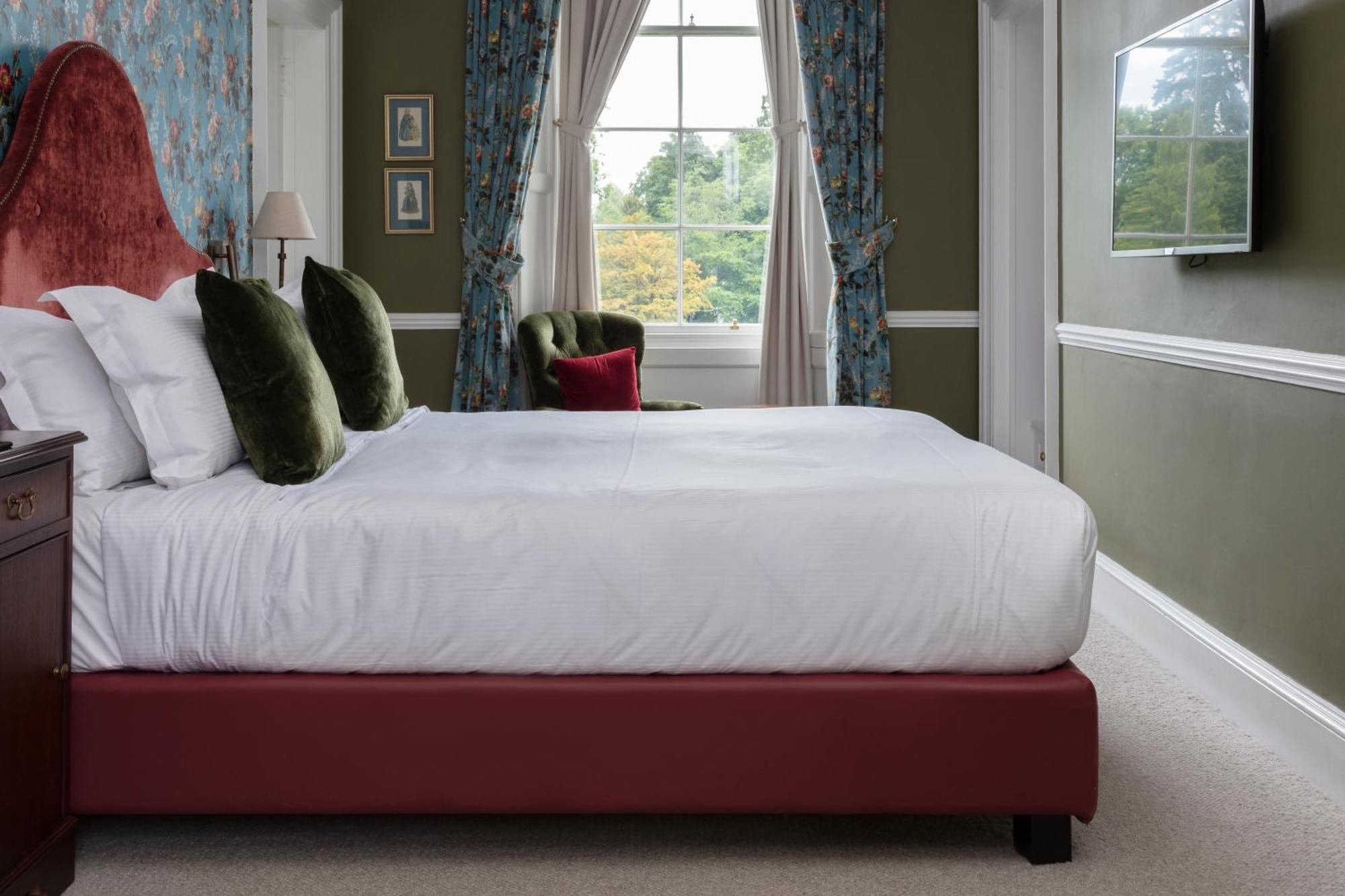 Schloss Roxburghe, Part Of Destination By Hyatt Exteriér fotografie A bedroom at the hotel