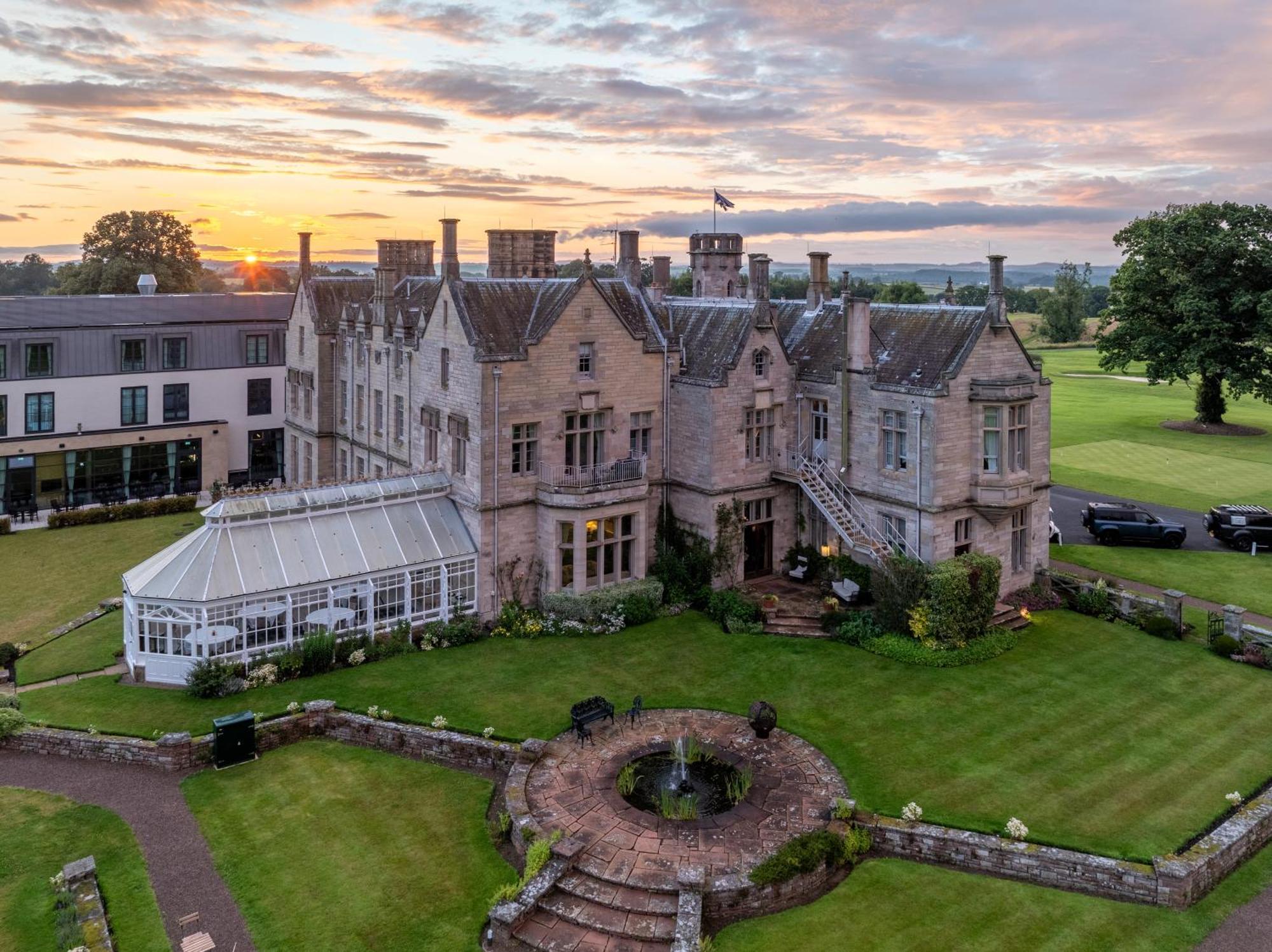 Schloss Roxburghe, Part Of Destination By Hyatt Exteriér fotografie The hotel at sunset