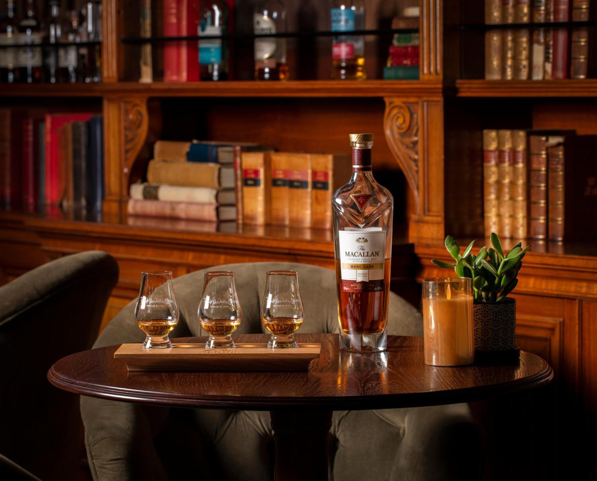 Schloss Roxburghe, Part Of Destination By Hyatt Exteriér fotografie A bottle of Macallan 40 Year Old