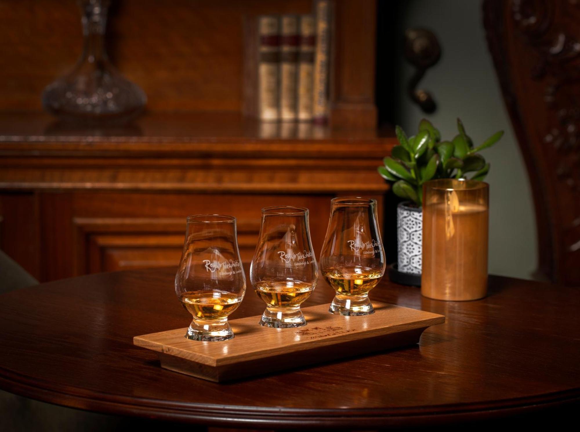 Schloss Roxburghe, Part Of Destination By Hyatt Exteriér fotografie A tasting tray of four samples of Scotch whisky