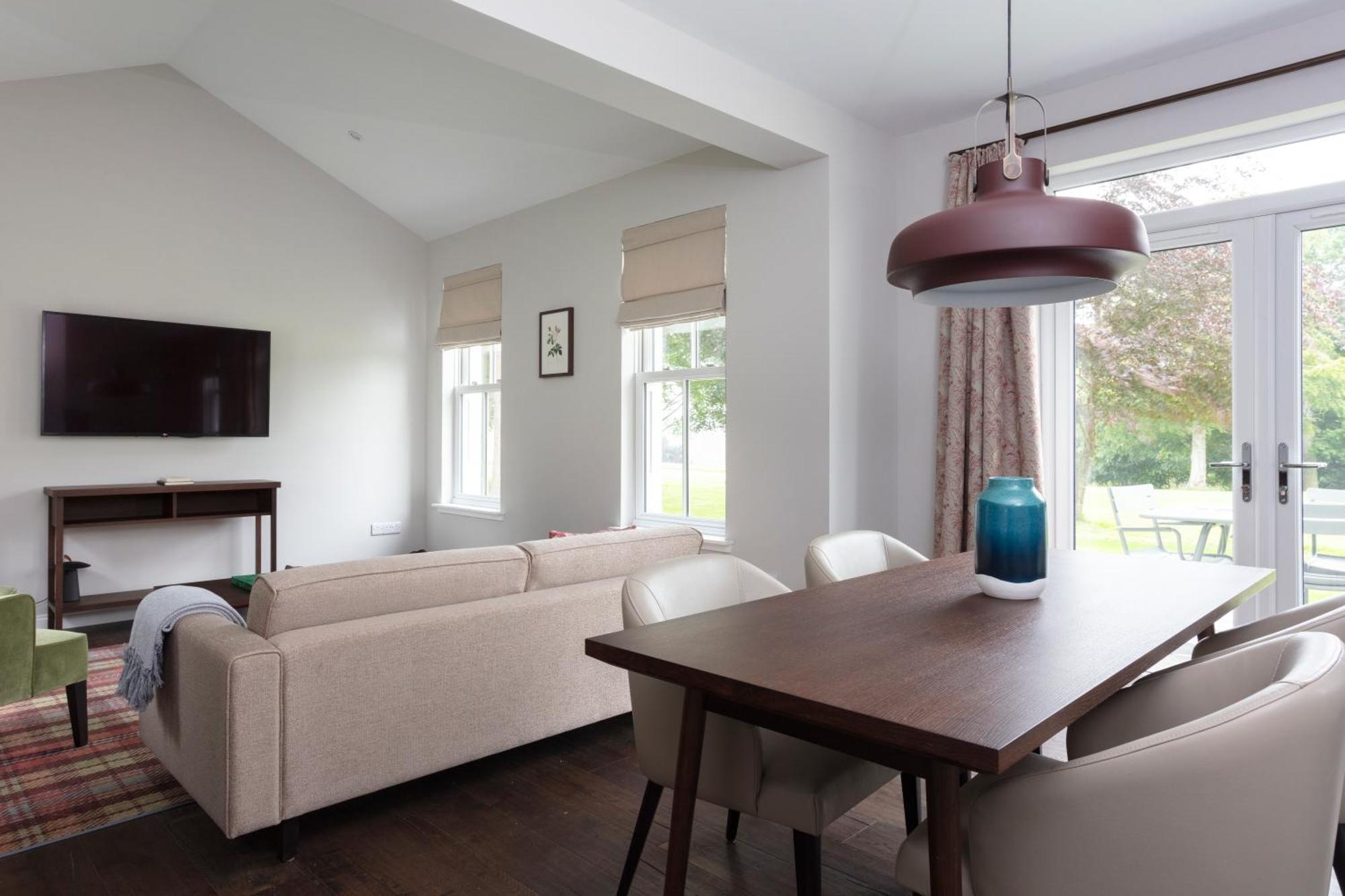 Schloss Roxburghe, Part Of Destination By Hyatt Exteriér fotografie A living room with a sofa and a table