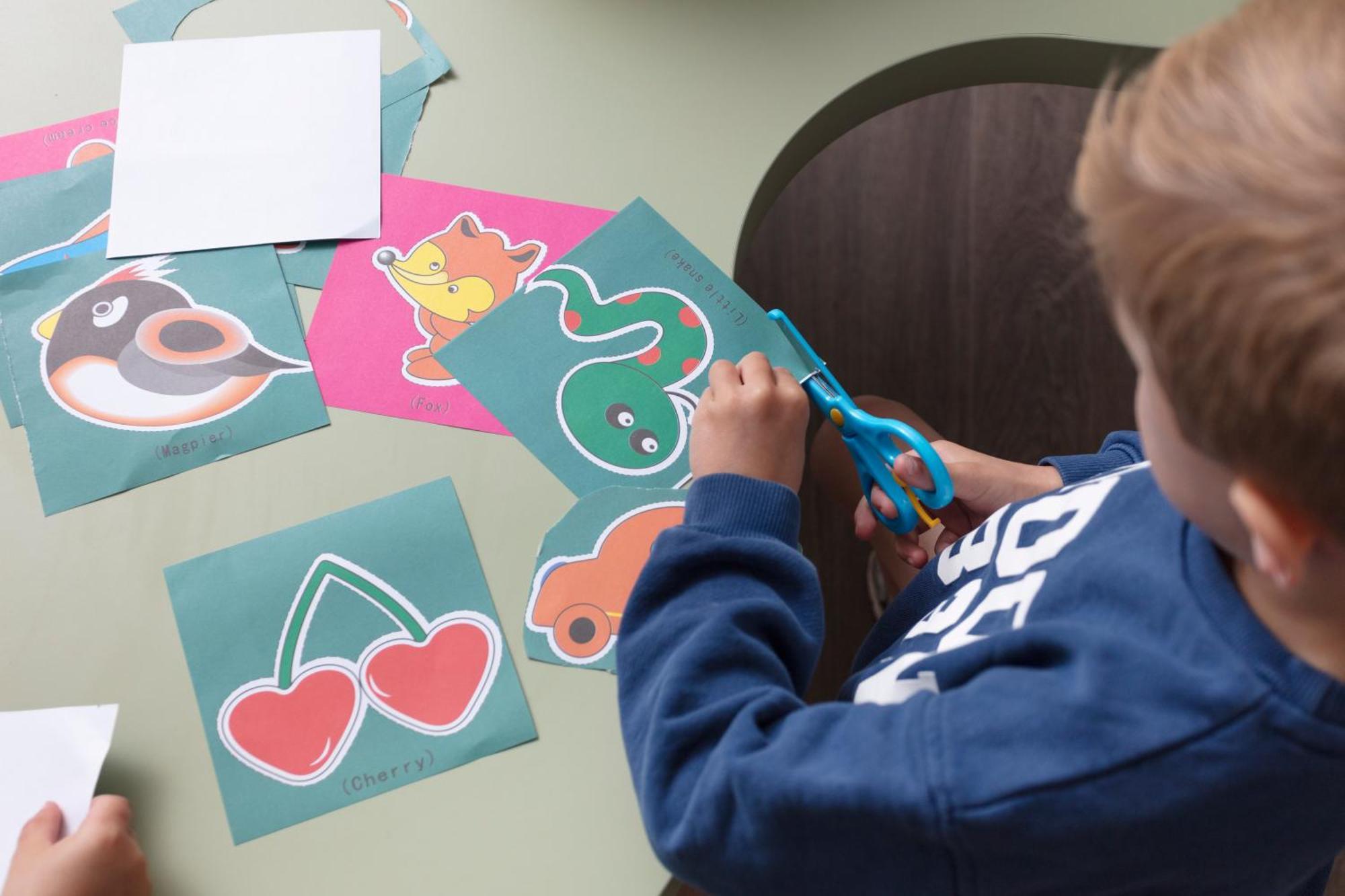 Schloss Roxburghe, Part Of Destination By Hyatt Exteriér fotografie Child using scissors