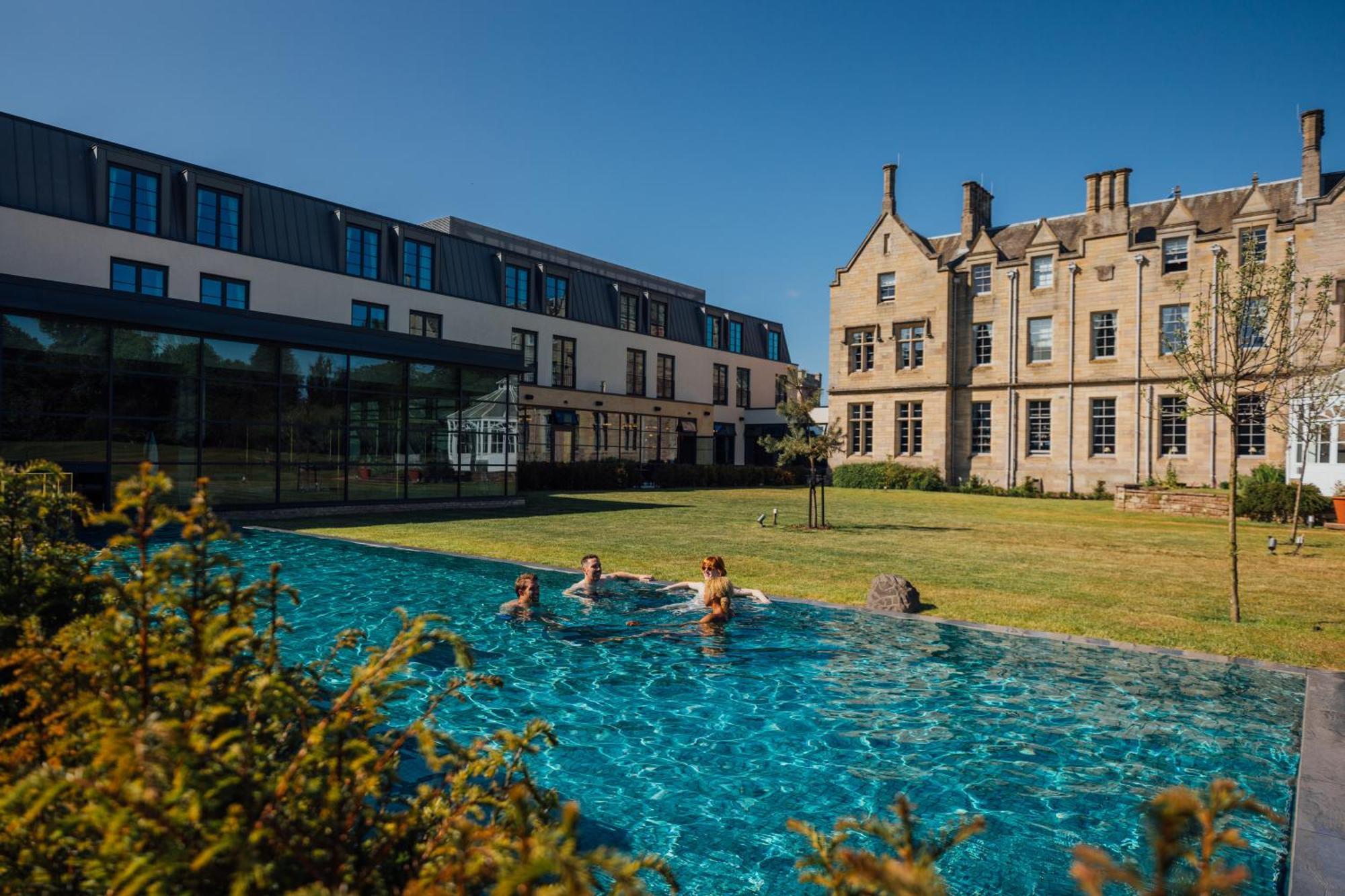Schloss Roxburghe, Part Of Destination By Hyatt Exteriér fotografie The swimming pool at the Edinburgh Academy